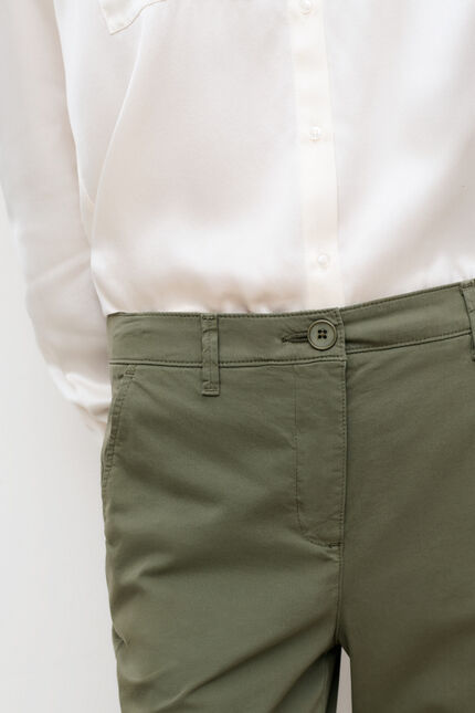Pantal&oacute;n adelmo verde caqui mujer