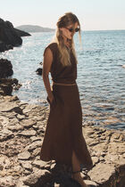 Jastel skirt dark brown woman