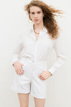 Sombrero shorts white woman