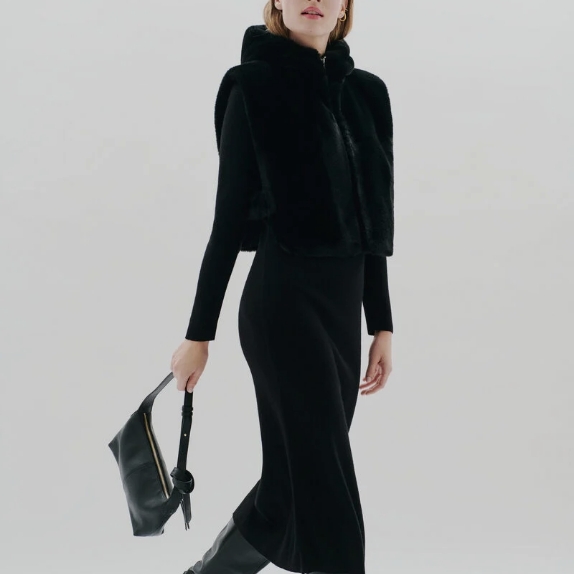 Le pouvoir des accessoires : comment transformer une tenue basique