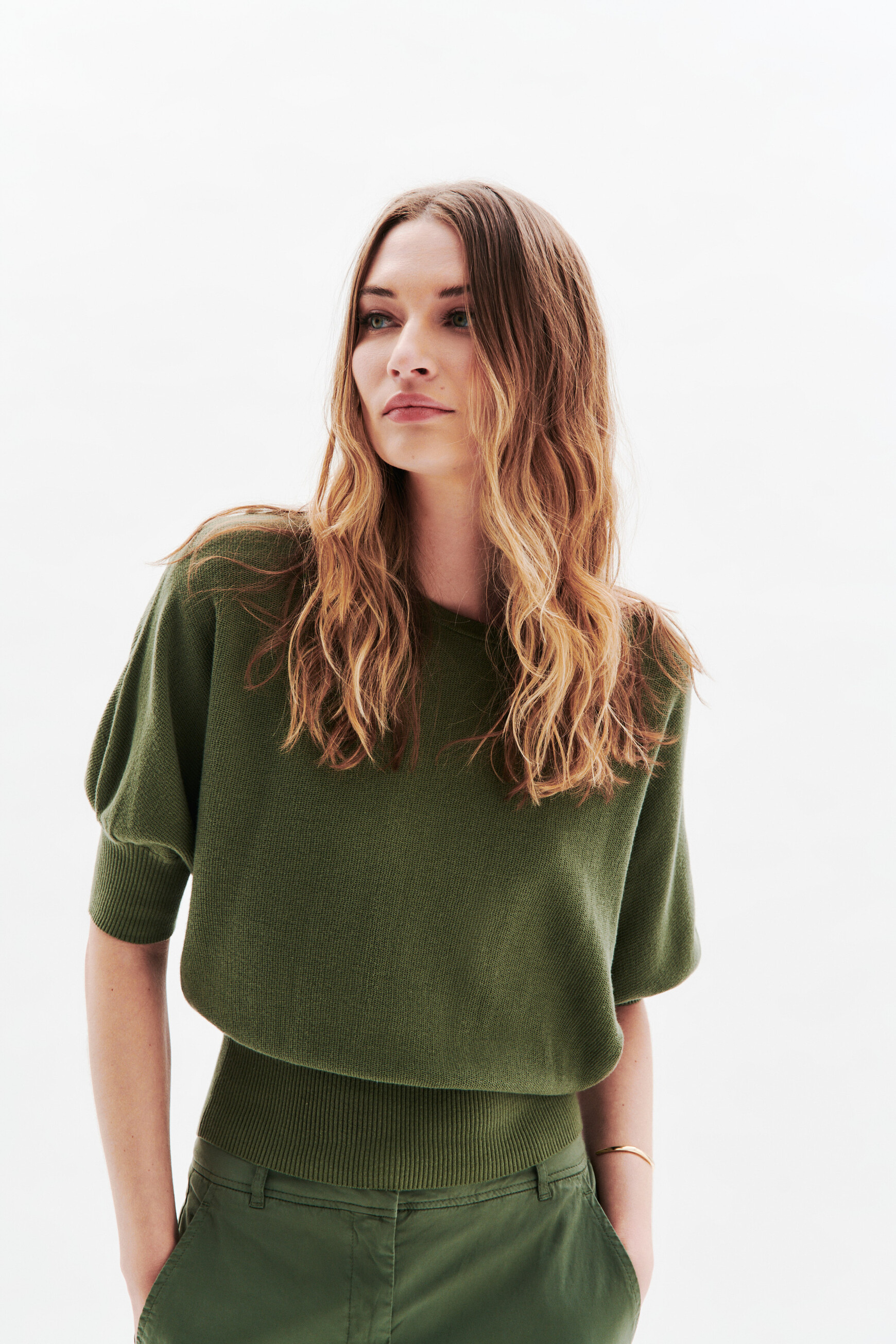 Malha joan oversize verde caqui mulher