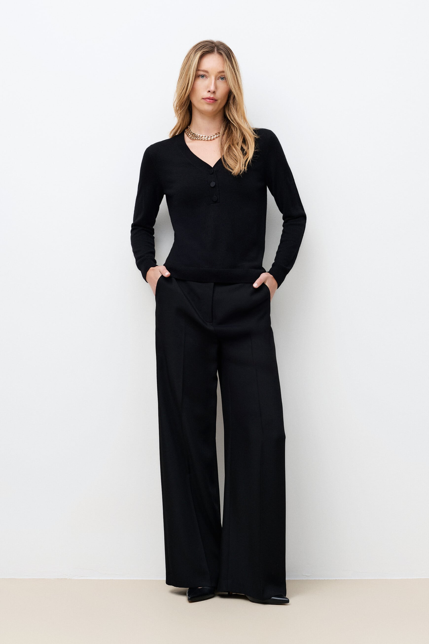 Mbettina sweater black woman