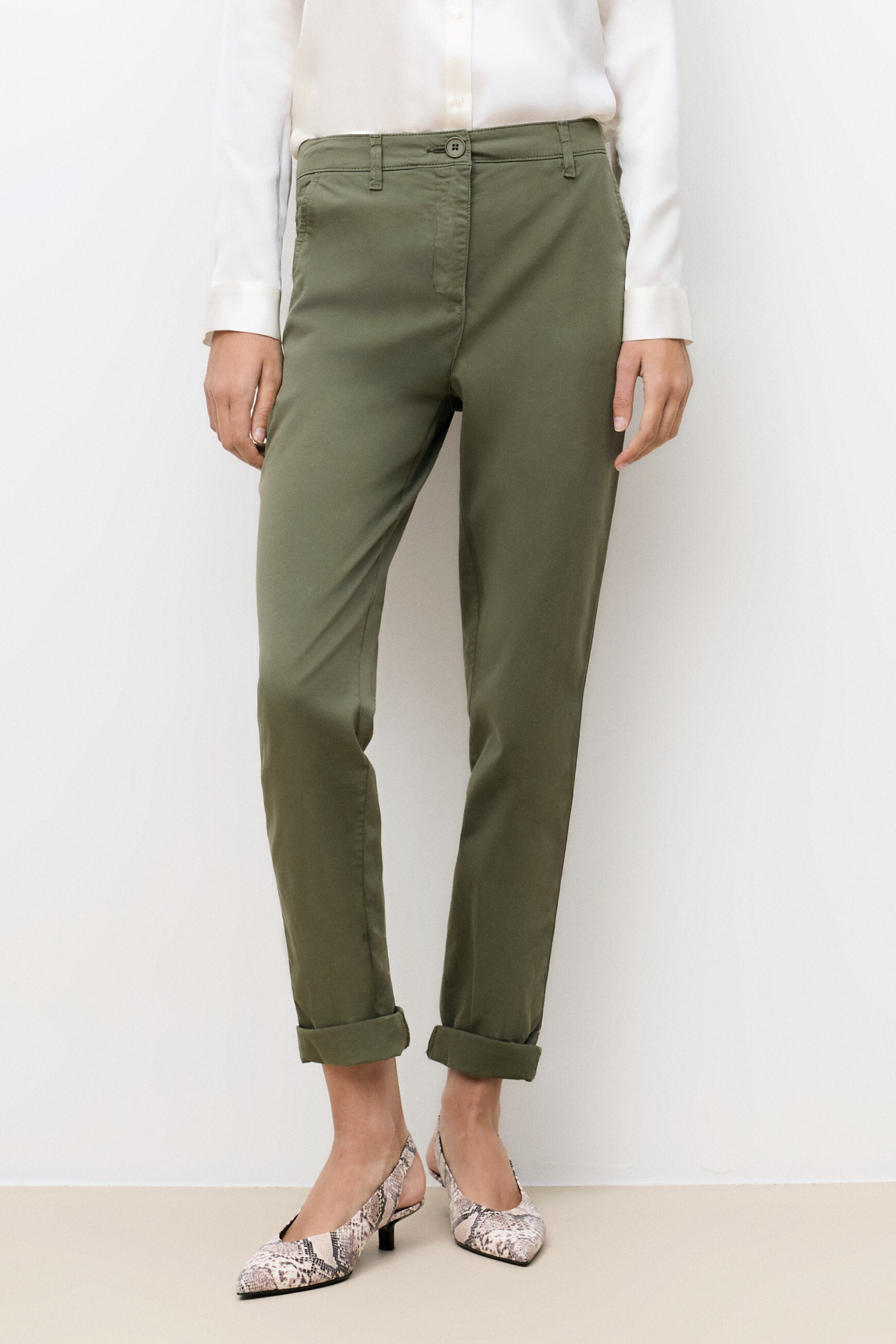 Pantal&oacute;n adelmo verde caqui mujer