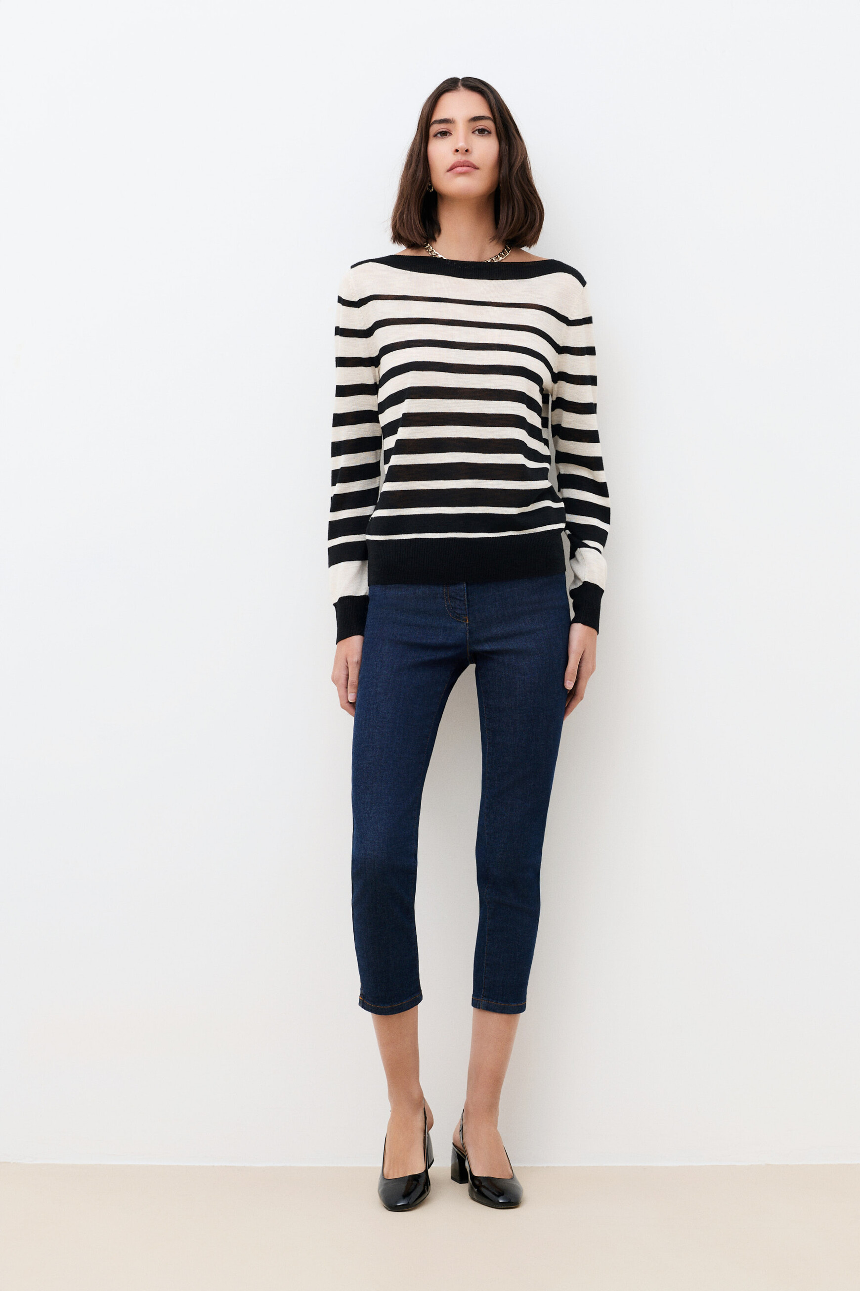 Mwallis sweater black woman