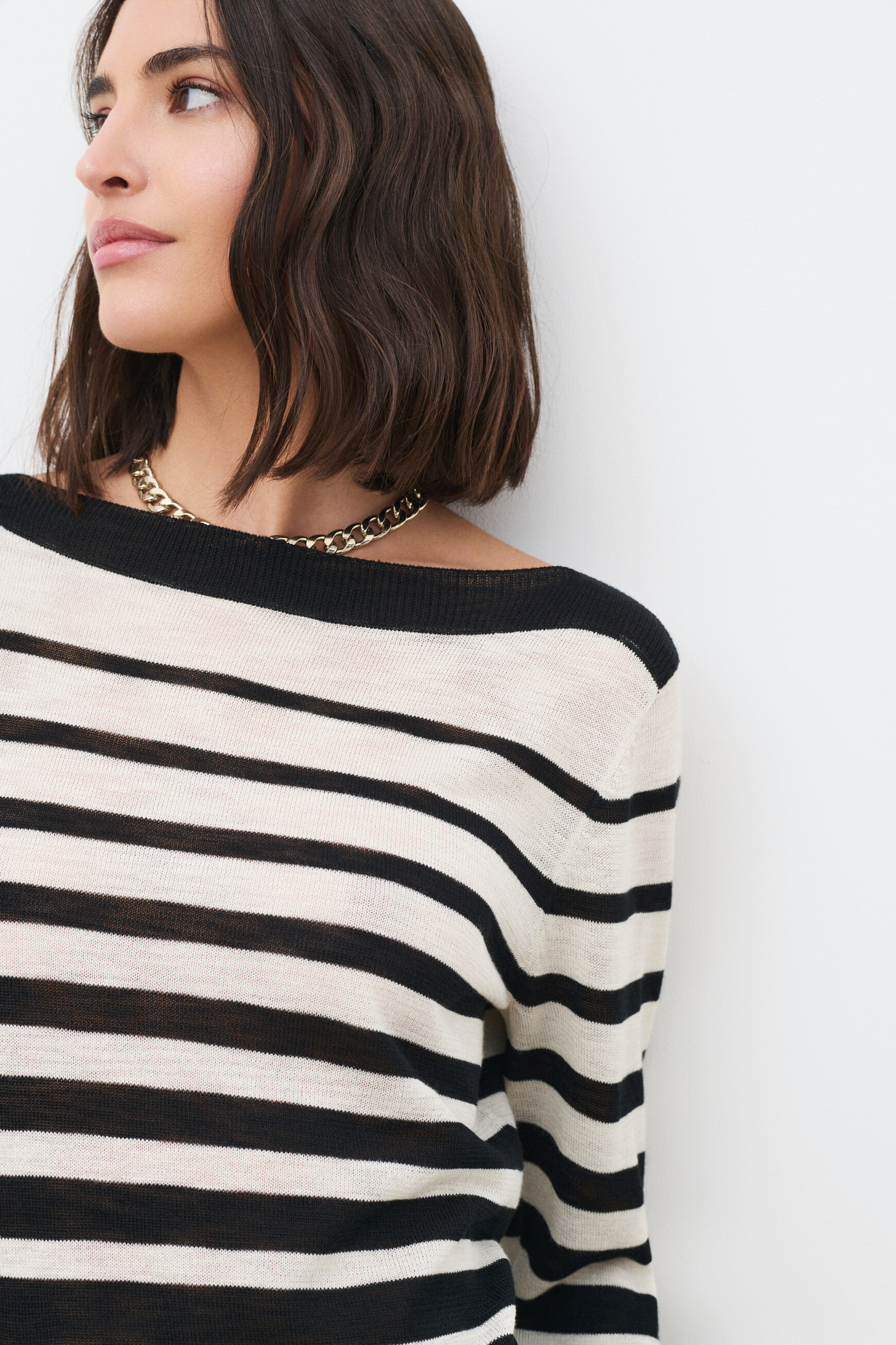 Mwallis sweater black woman