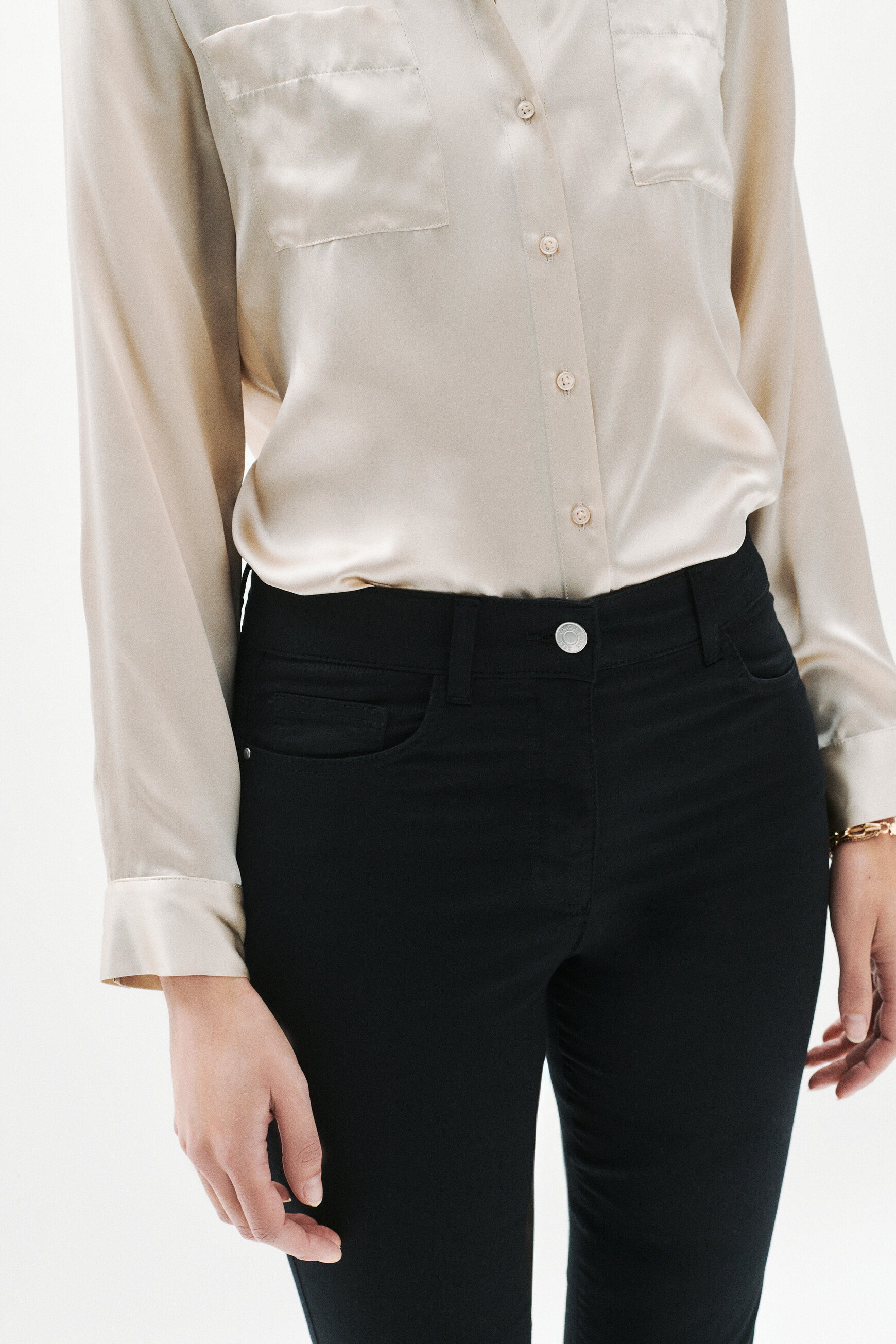 Pantal&oacute;n pirata mason negro mujer